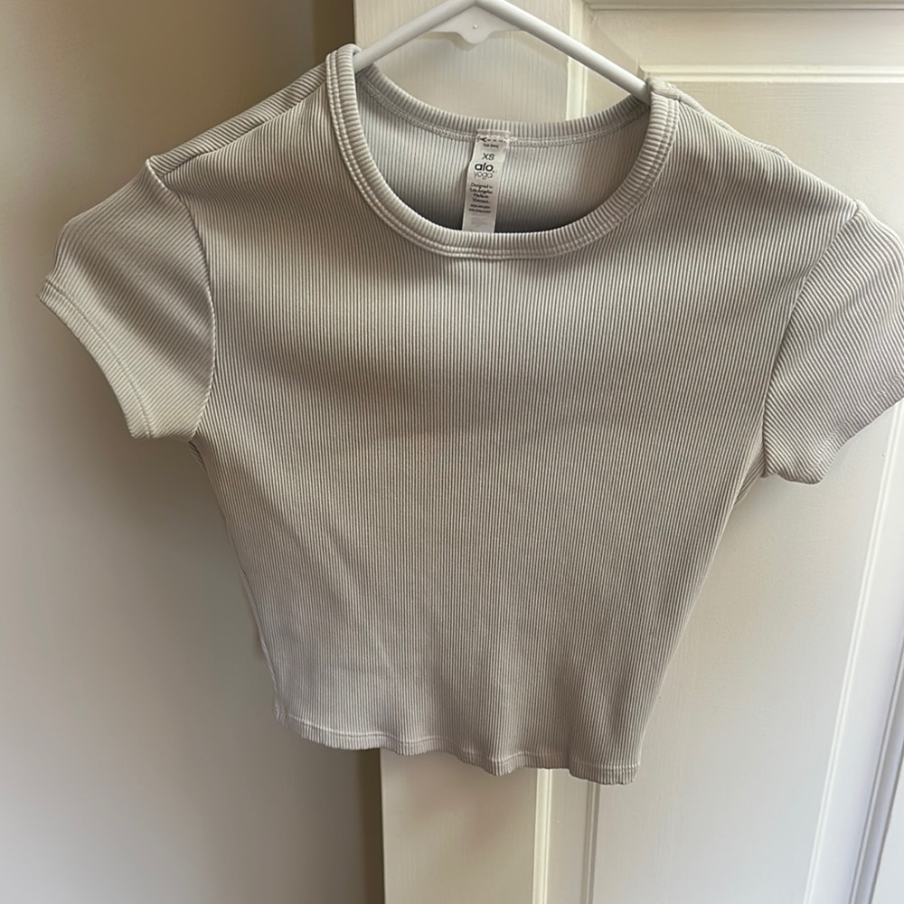 ALO Classic White Ribbed Women's Top (lightly stained)